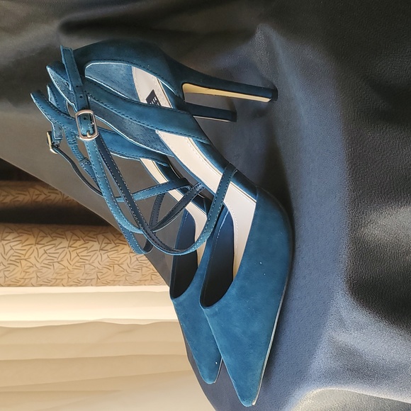 White House Black Market, Pointed Toe, Kai River, Teal, Size 8, Suede, Pump - Picture 2 of 4